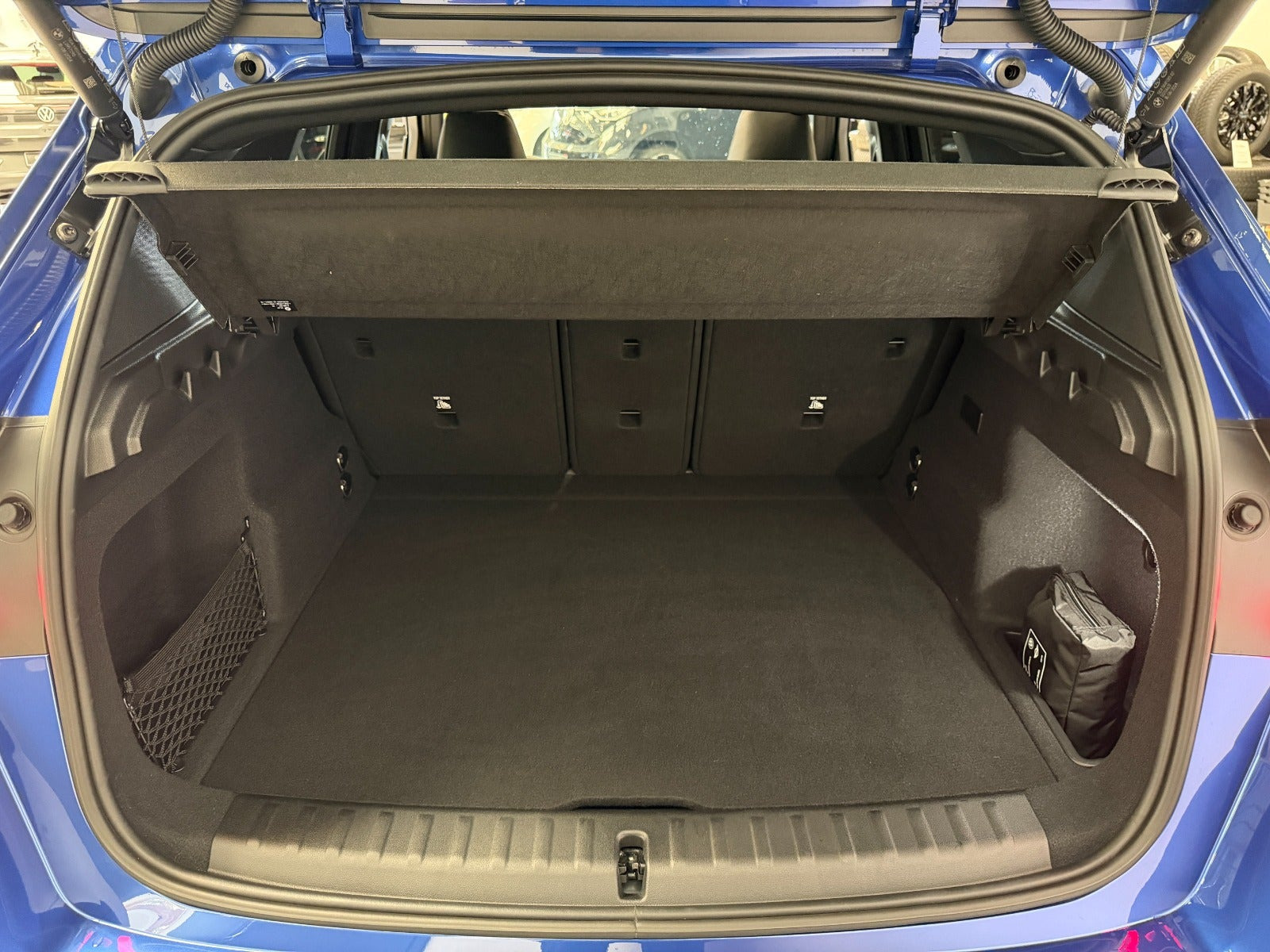 Blå BMW iX1 fra 2024