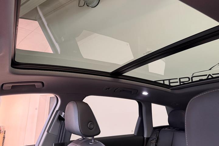 Hvid Audi Q6 e-tron fra 2025