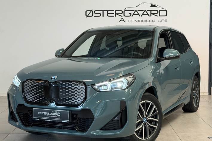 Grøn BMW iX1 fra 2024