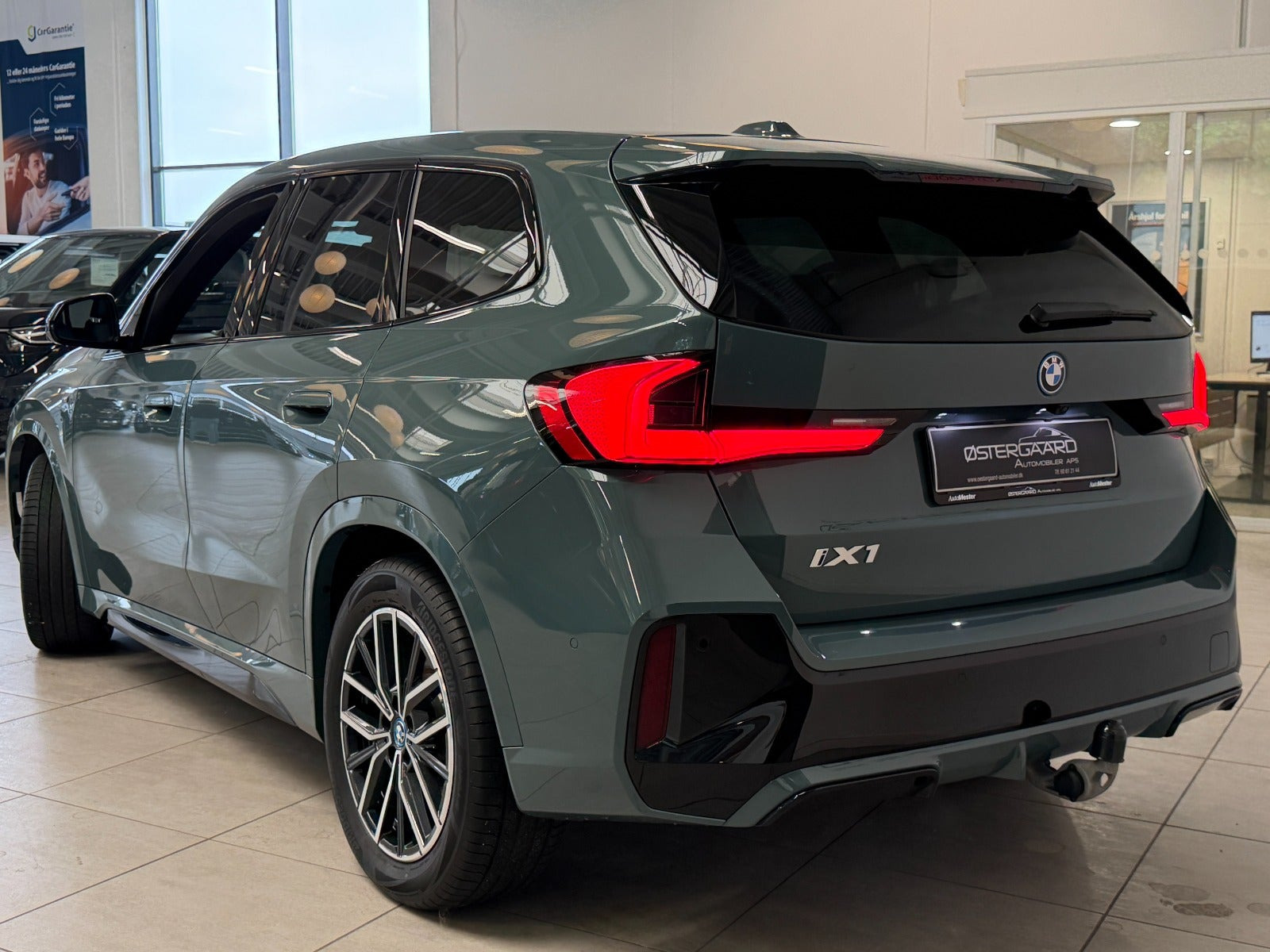 Grøn BMW iX1 fra 2024