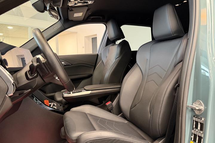 Grøn BMW iX1 fra 2024