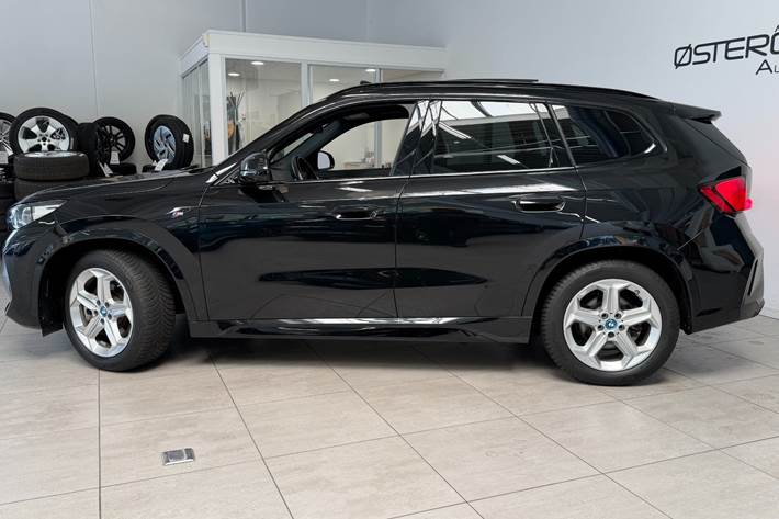 Sort BMW iX1 fra 2024