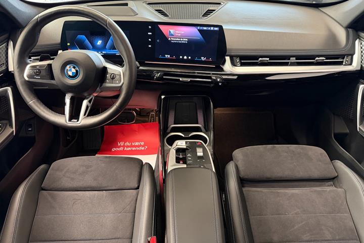 Sort BMW iX1 fra 2024
