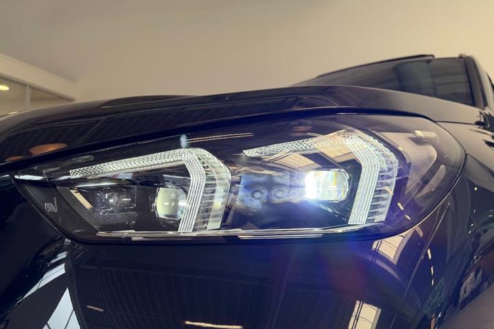 Sort BMW iX1 fra 2024