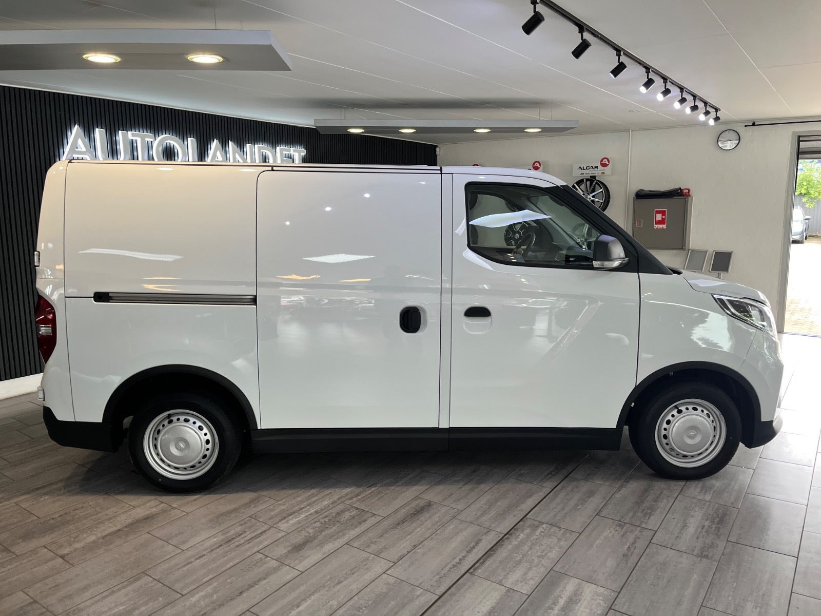 Hvid Maxus e-Deliver 3 fra 2025 set udefra