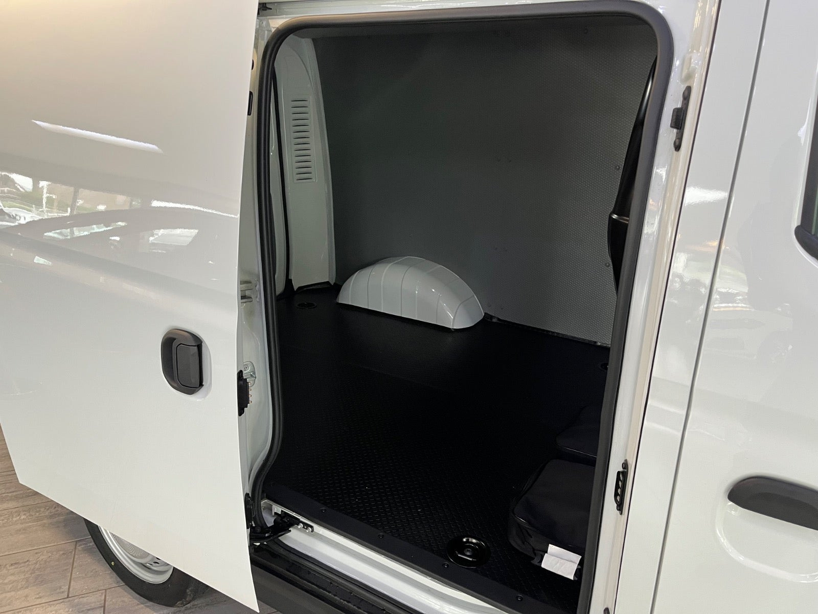 Hvid Maxus e-Deliver 3 fra 2025 set udefra