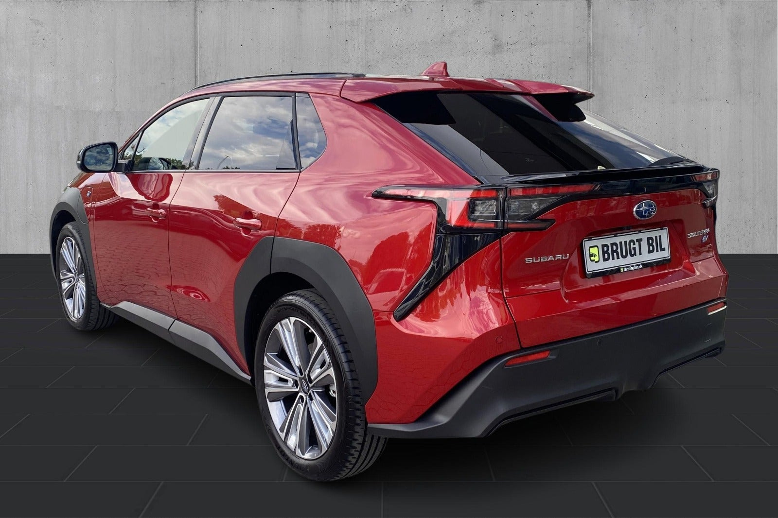 Rød Subaru Solterra fra 2024