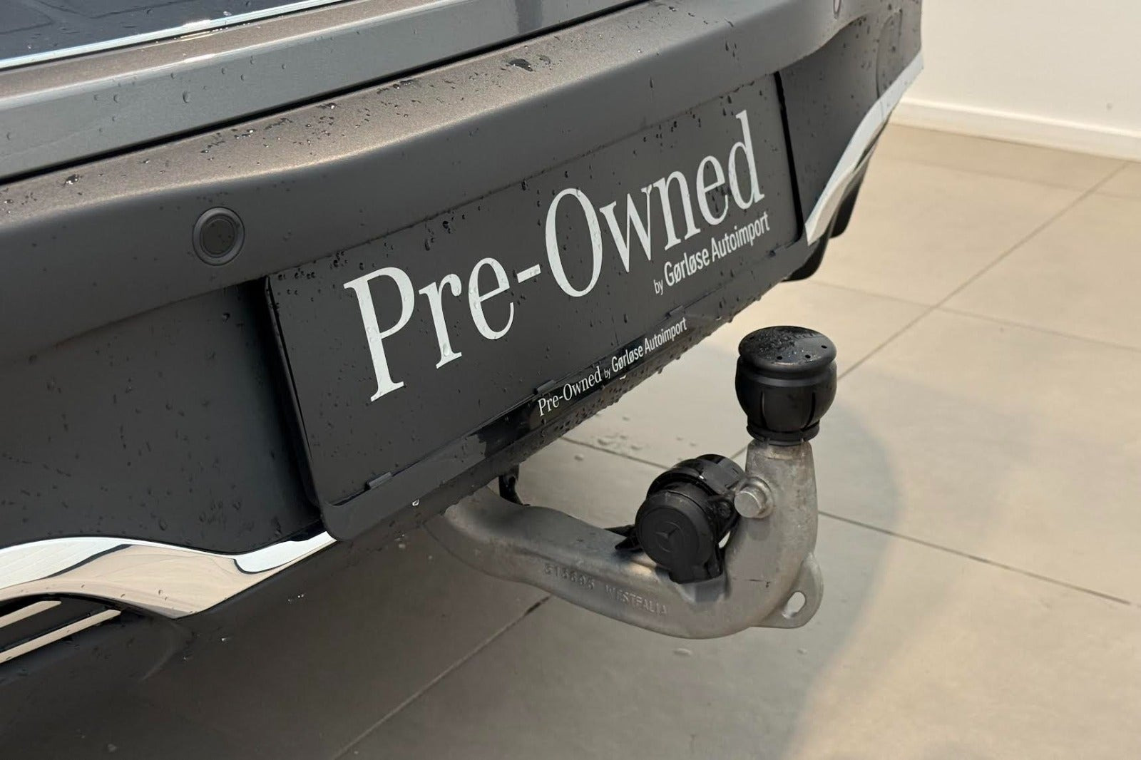 Grå Mercedes EQB350 fra 2025