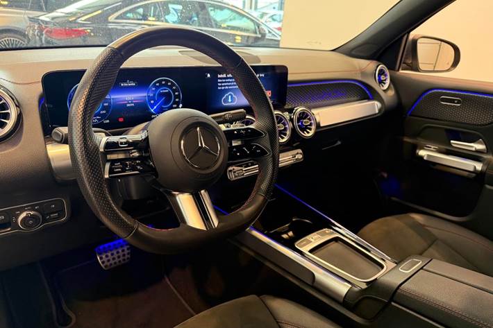 Grå Mercedes EQB350 fra 2025