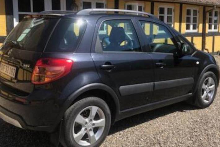 Sort Suzuki SX4 fra 2011