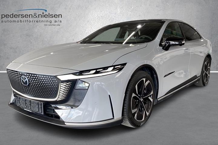 Grå Mazda 6e fra 2025 set udefra