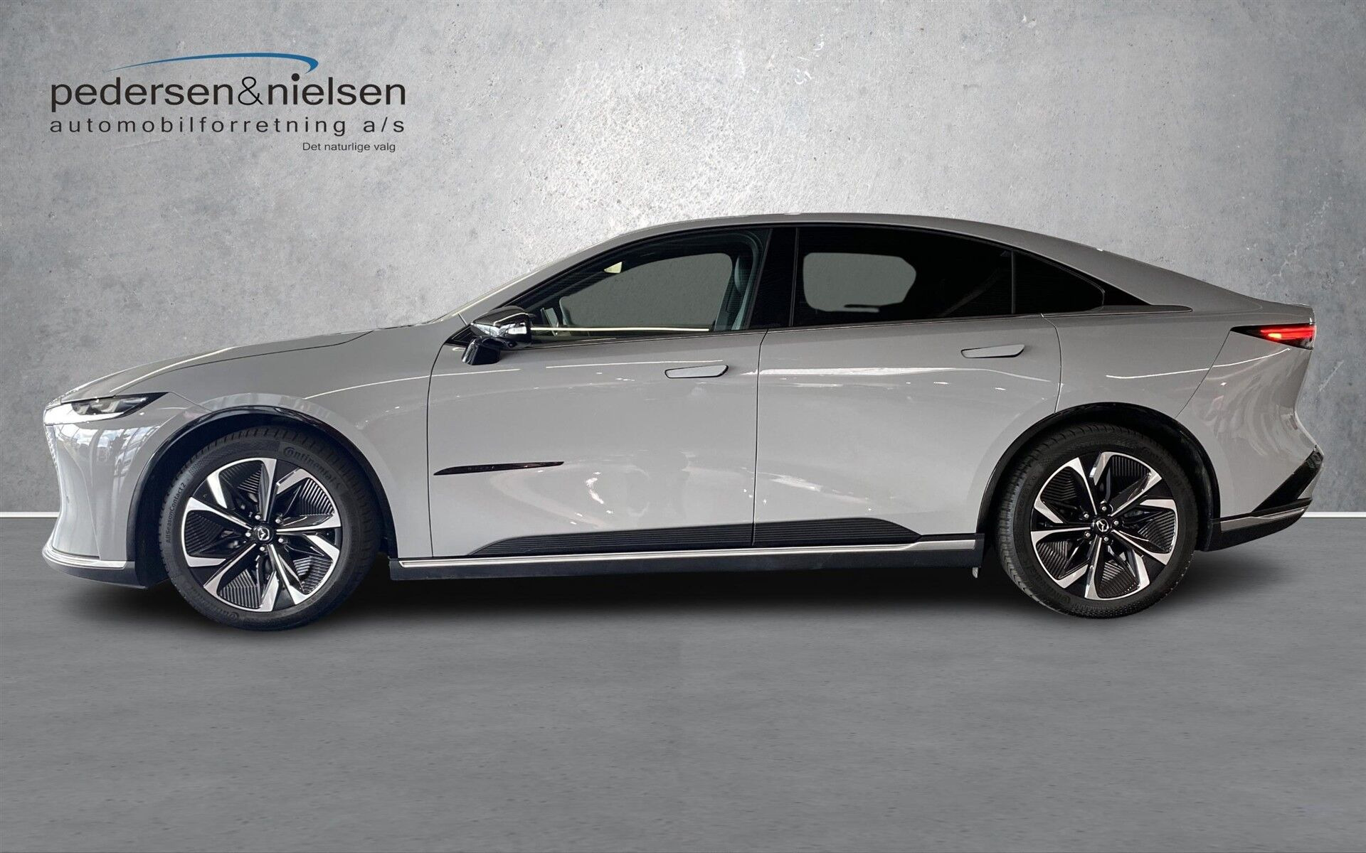 Grå Mazda 6e fra 2025