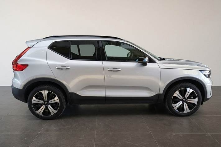 Hvid Volvo XC40 fra 2023