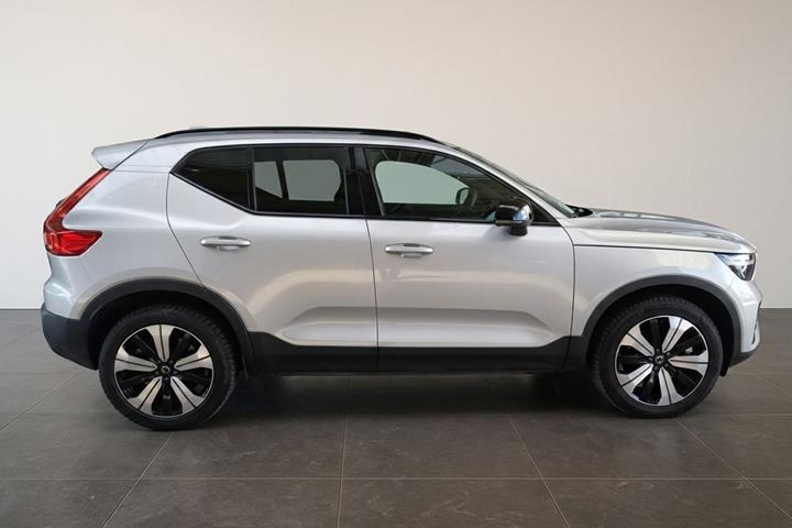 Hvid Volvo XC40 fra 2023
