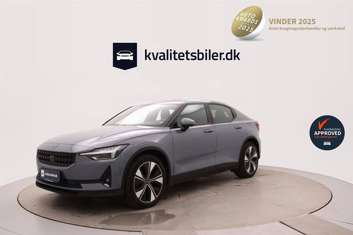 Grå Polestar 2 fra 2023 set udefra