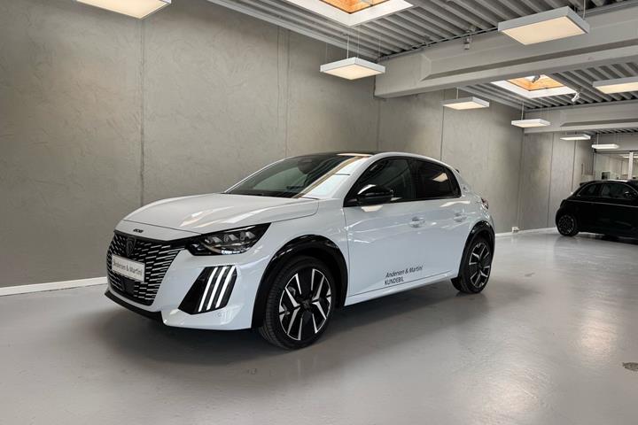 Hvid Peugeot e-208 fra 2026 set udefra