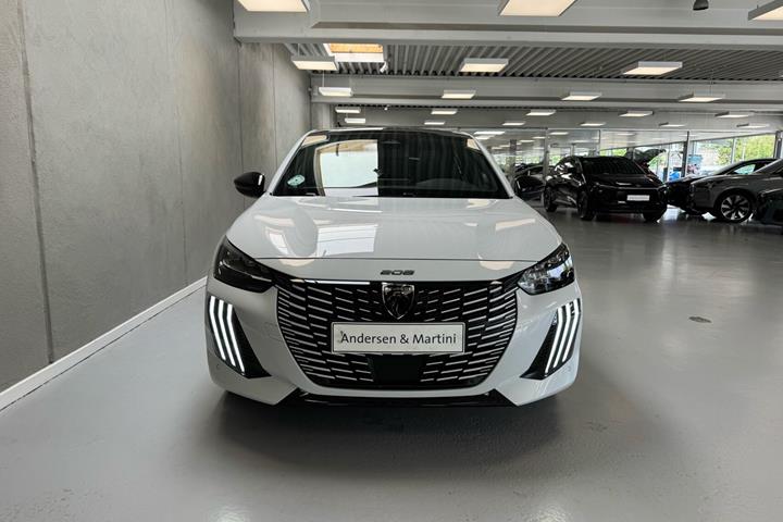 Hvid Peugeot e-208 fra 2026