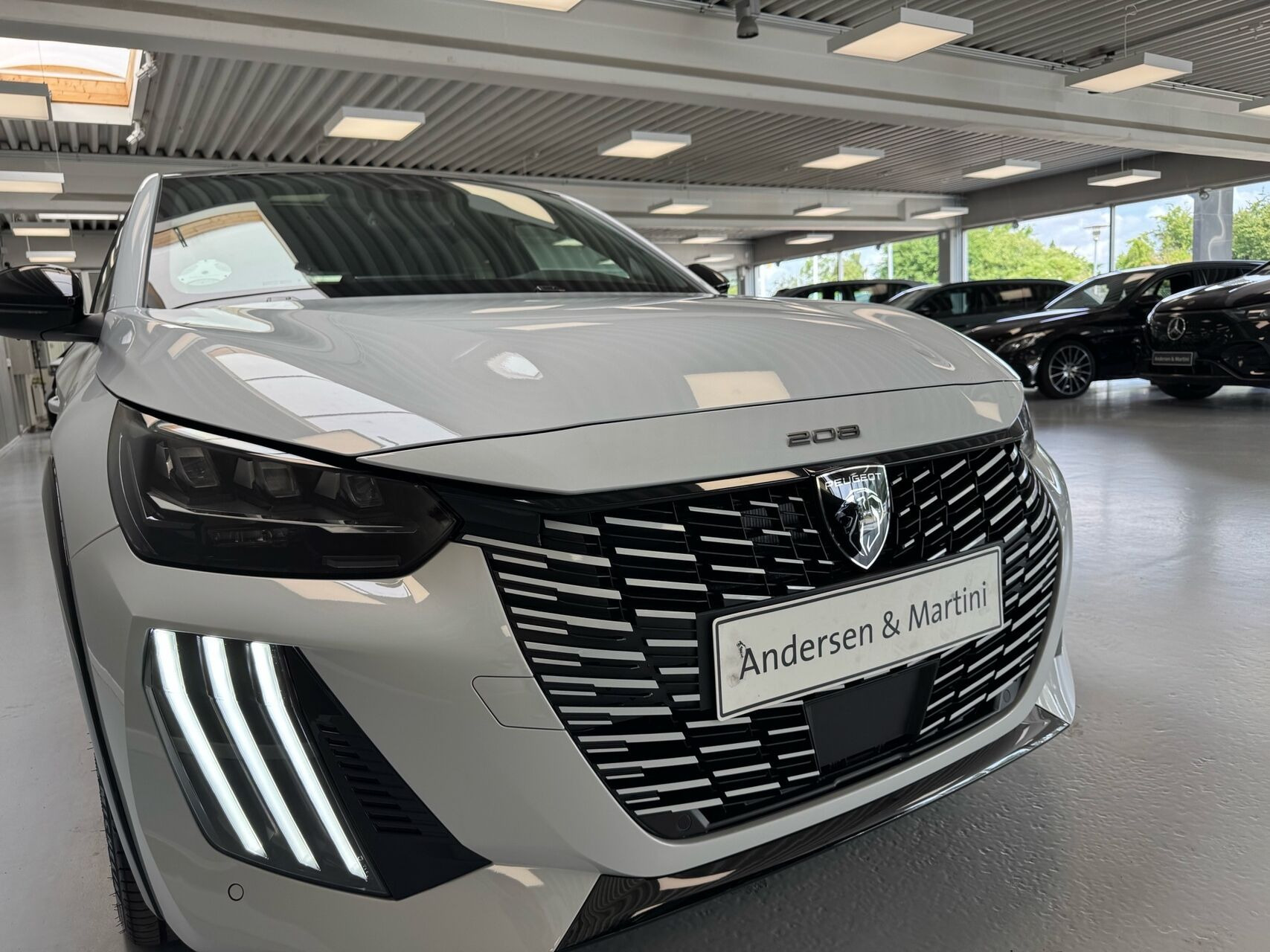 Hvid Peugeot e-208 fra 2026