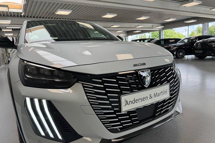 Hvid Peugeot e-208 fra 2026