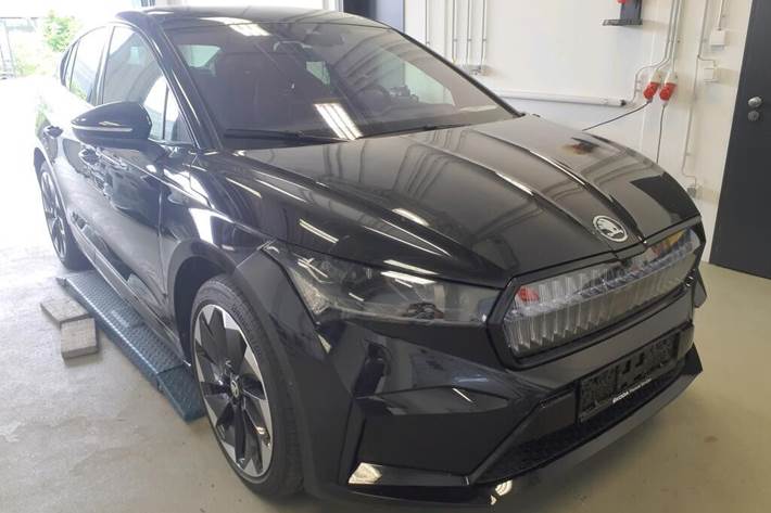 Sort Skoda Enyaq fra 2024