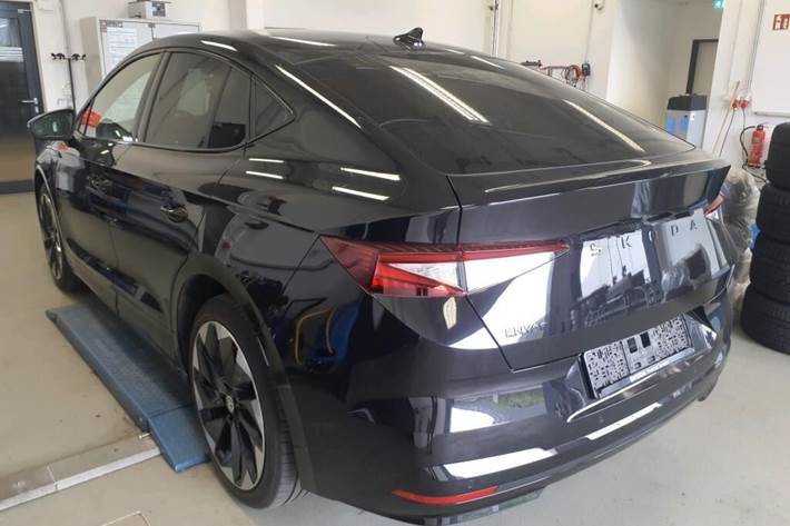 Sort Skoda Enyaq fra 2024