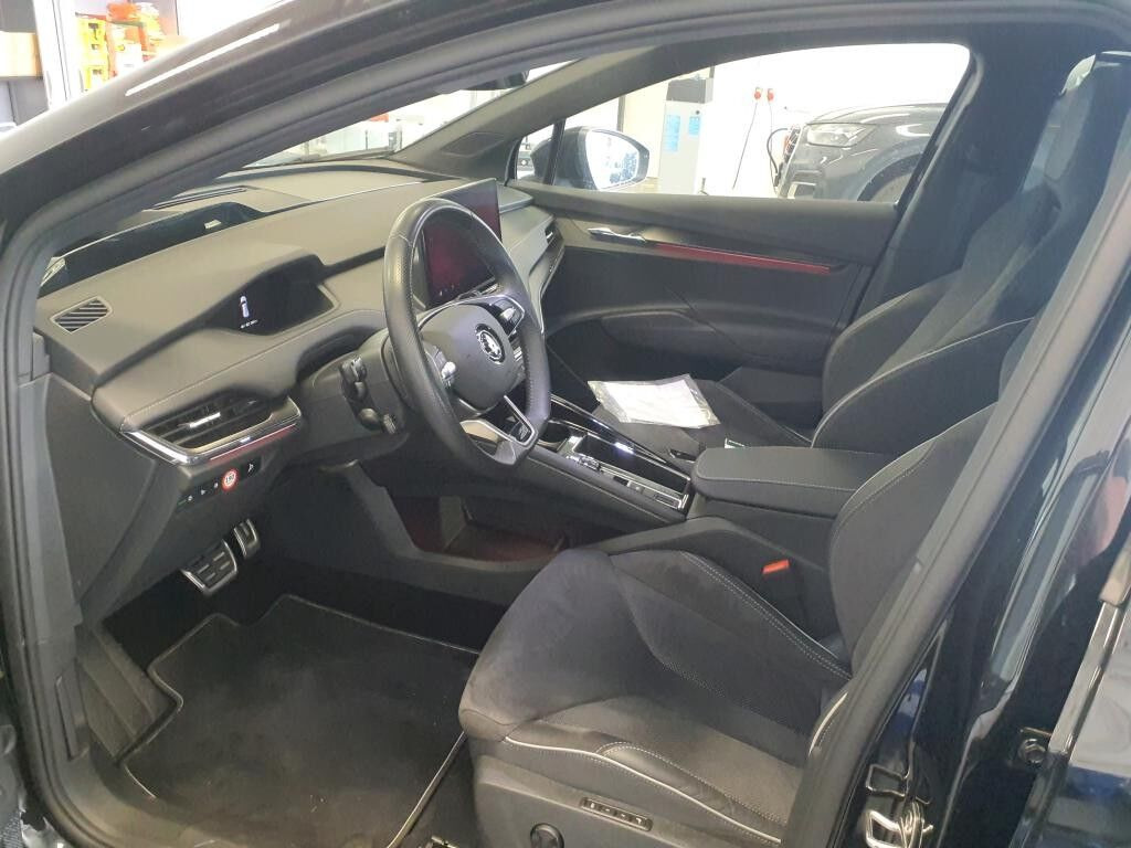 Sort Skoda Enyaq fra 2024
