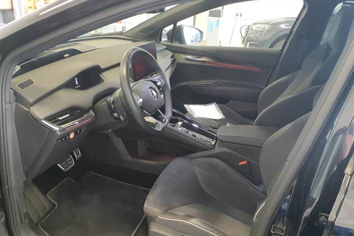 Sort Skoda Enyaq fra 2024