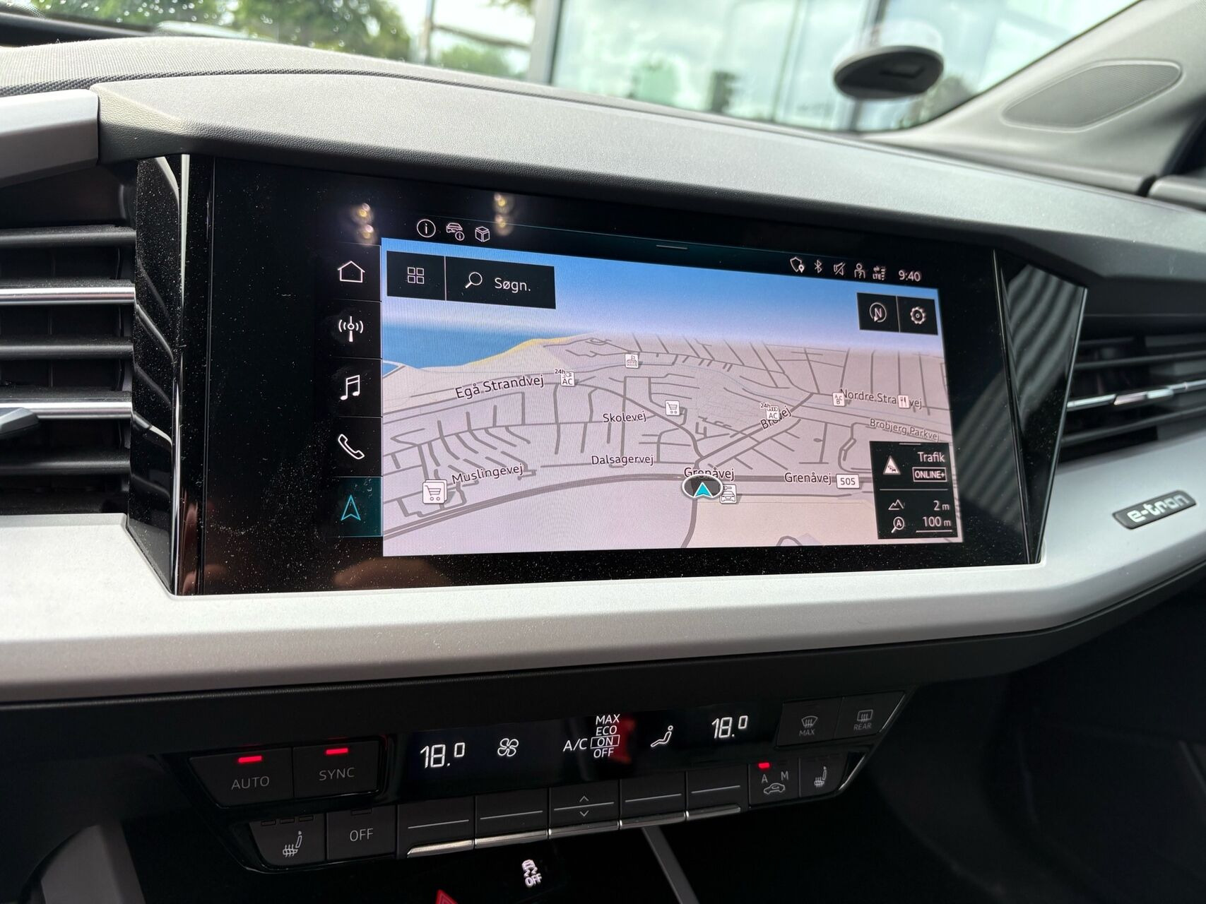 Blå Audi Q4 fra 2022
