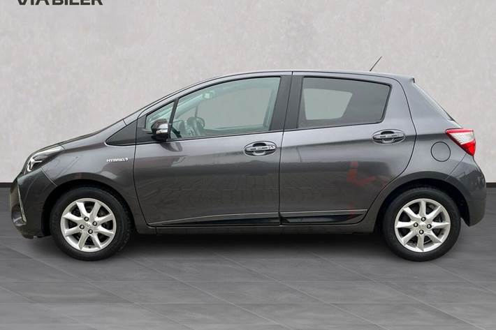 Grå Toyota Yaris fra 2017