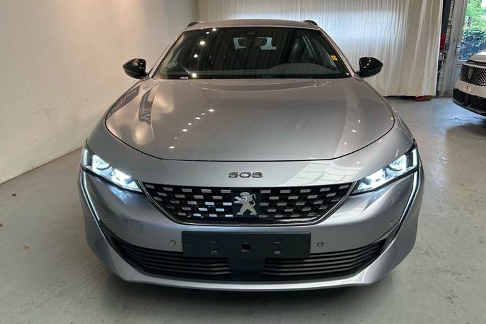 Grå Peugeot 508 fra 2021