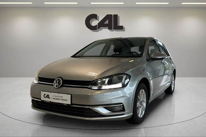 Grå VW Golf fra 2017