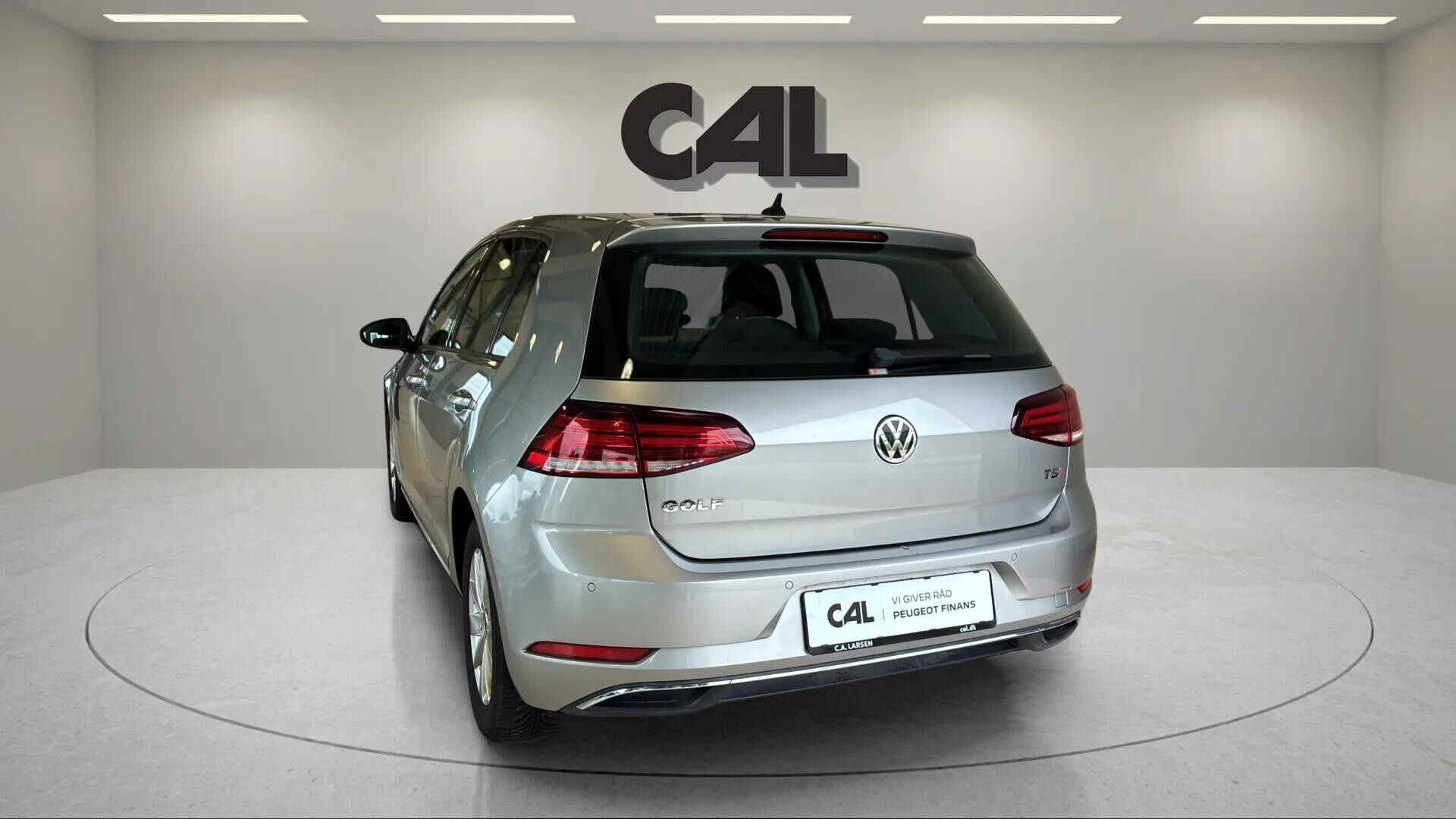 Grå VW Golf fra 2017