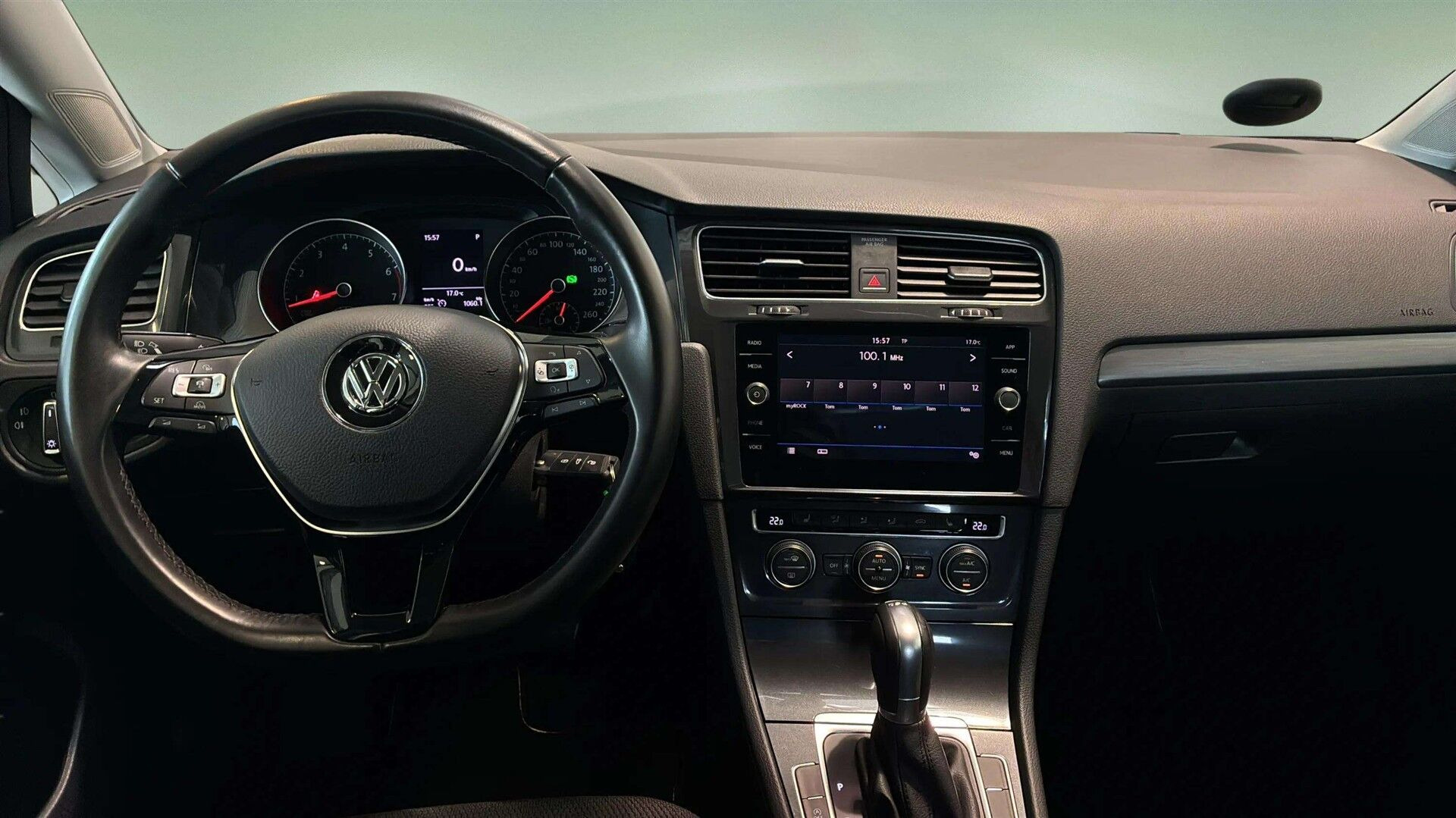Grå VW Golf fra 2017