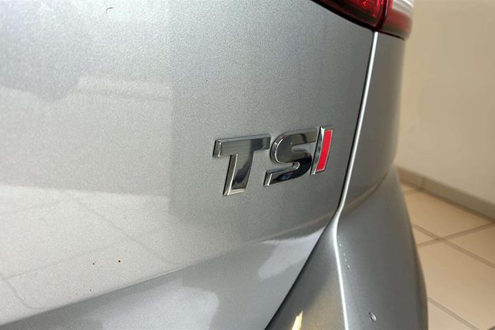 Grå VW Golf fra 2017