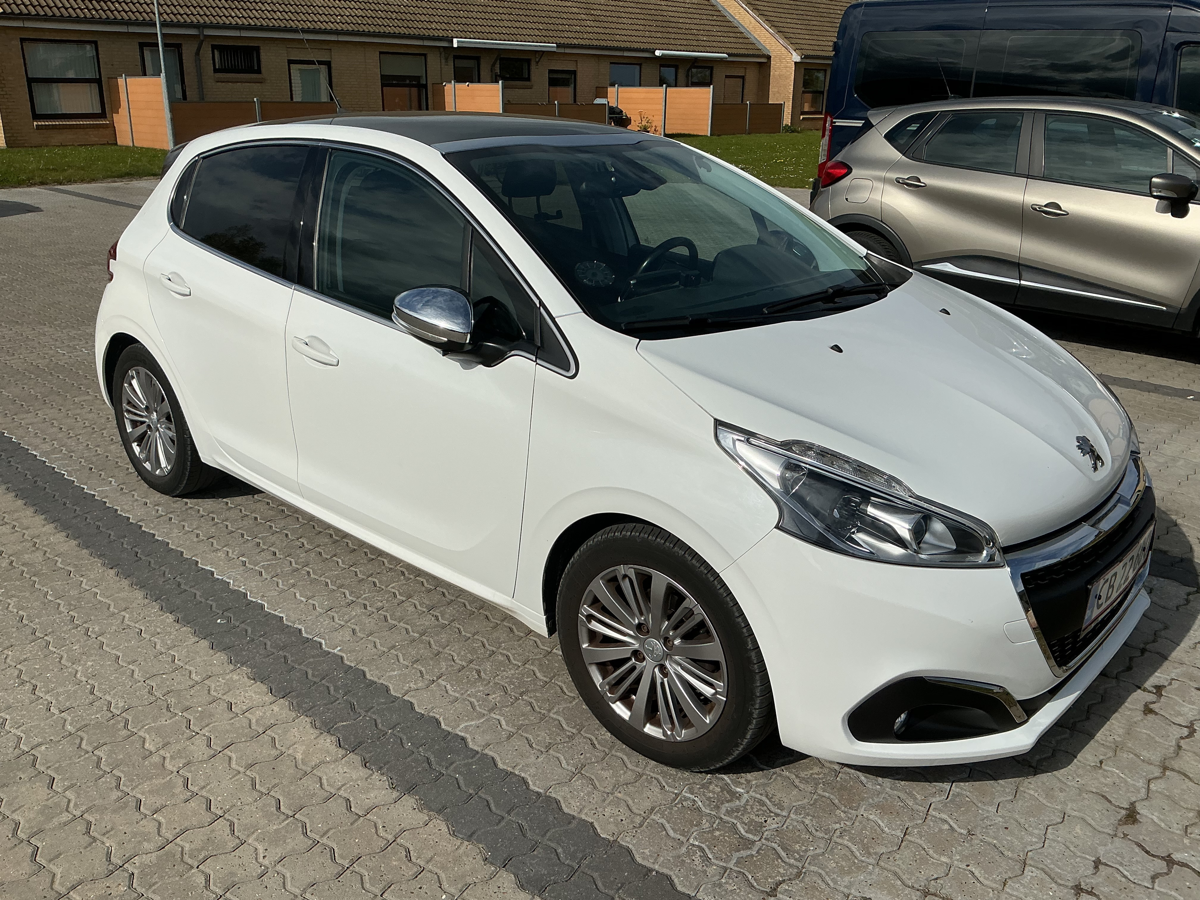 Hvid Peugeot 208 fra 2018