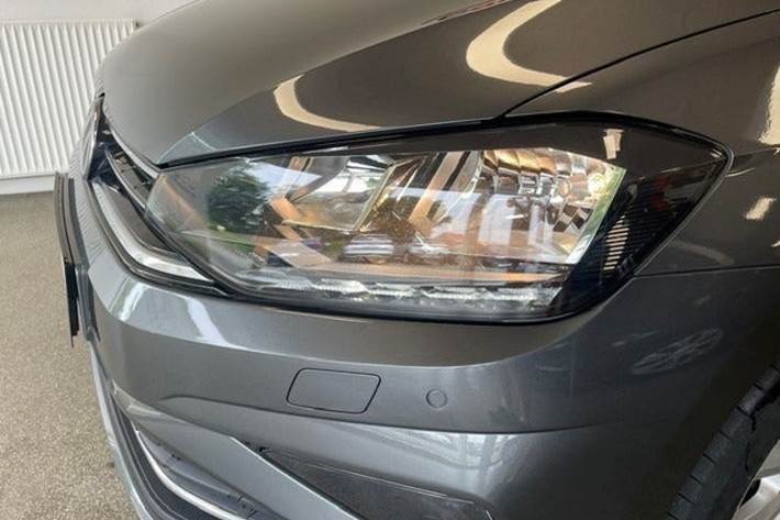 Grå VW Golf Sportsvan fra 2018