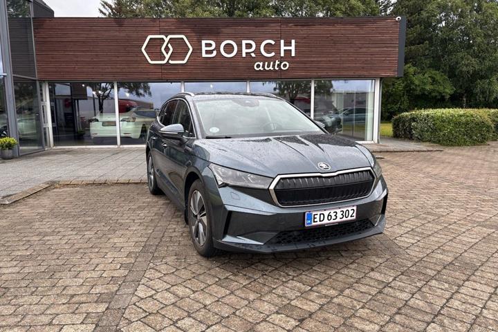 Grå Skoda Enyaq fra 2021 set udefra