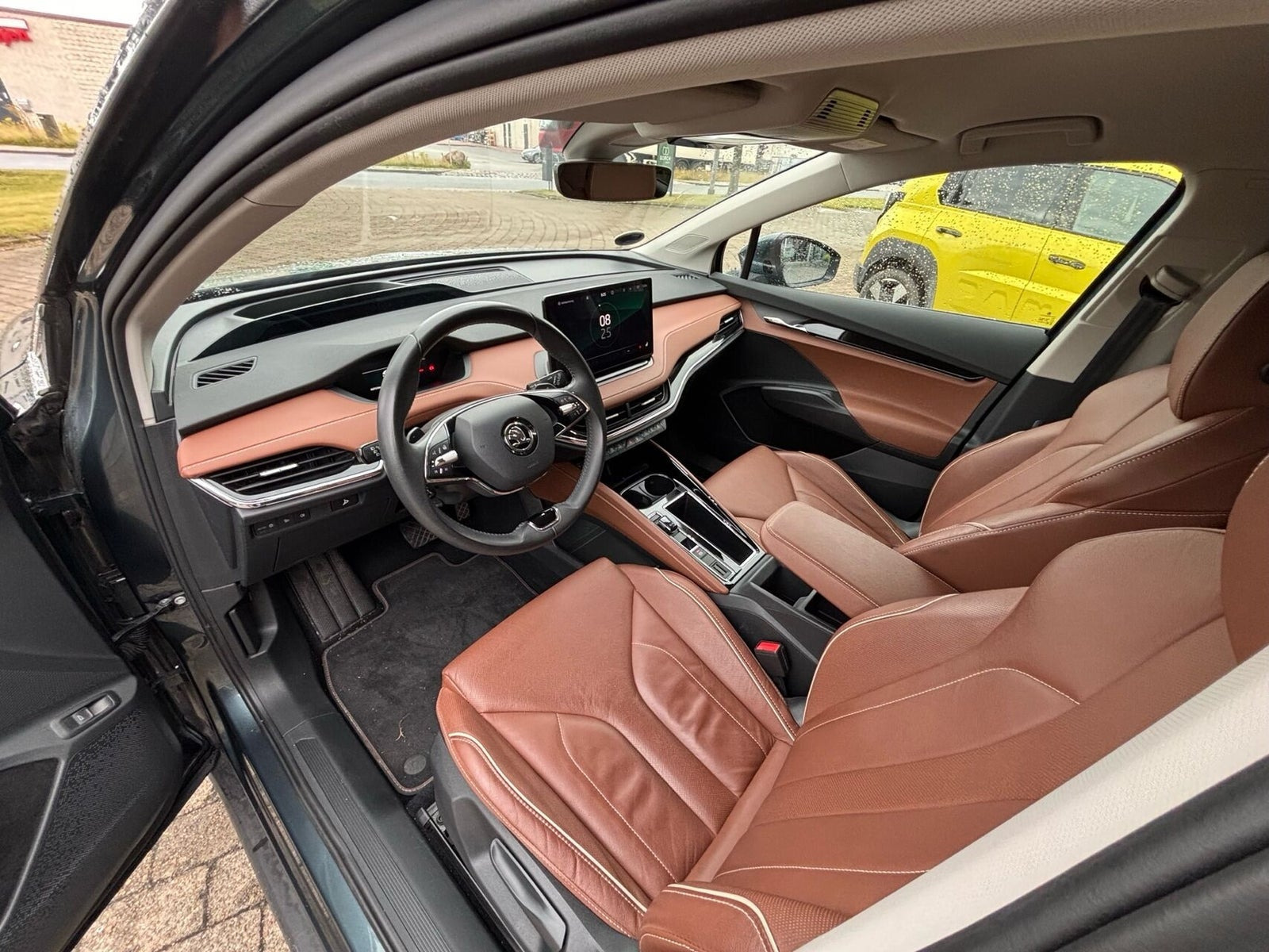 Grå Skoda Enyaq fra 2021