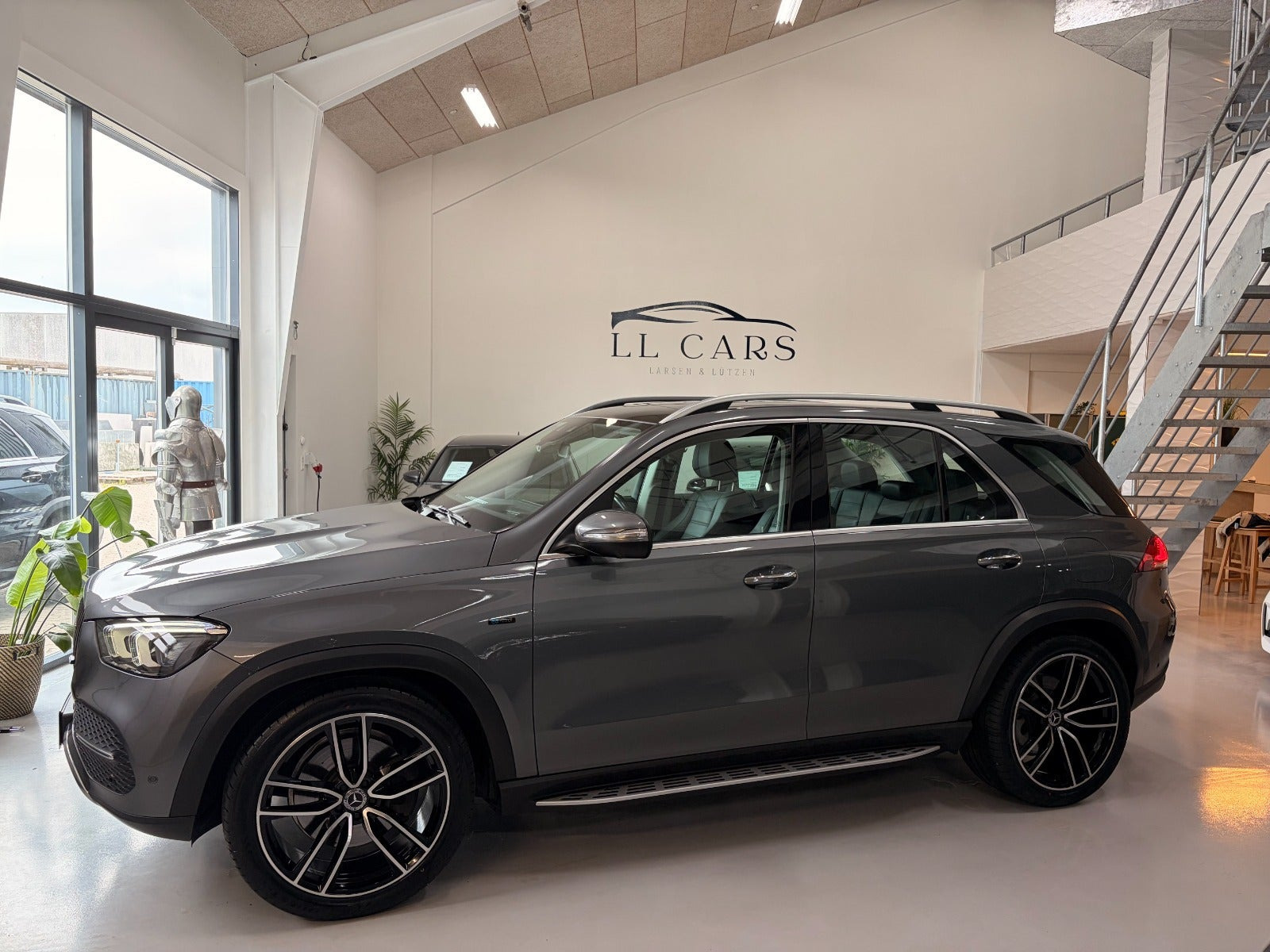Grå Mercedes GLE350 de fra 2020