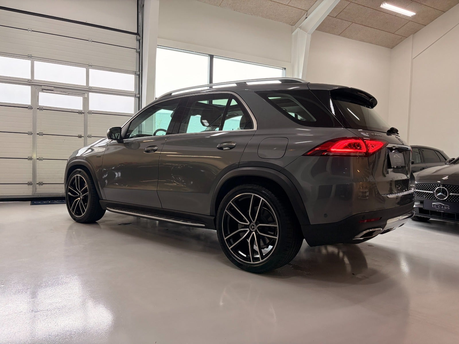 Grå Mercedes GLE350 de fra 2020