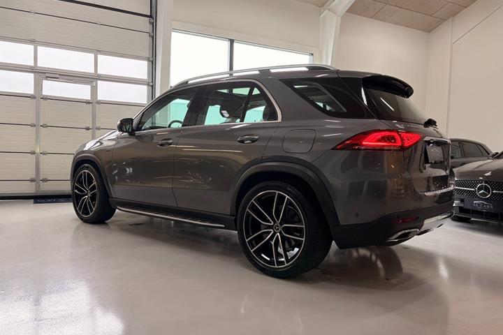 Grå Mercedes GLE350 de fra 2020