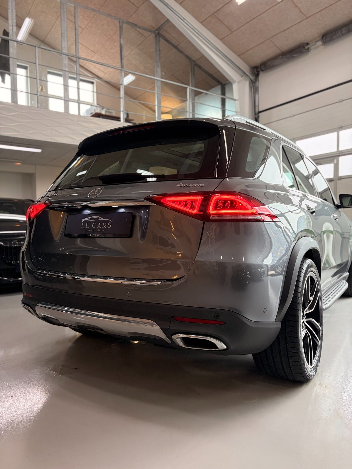 Grå Mercedes GLE350 de fra 2020