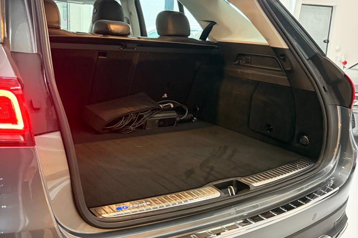 Grå Mercedes GLE350 de fra 2020