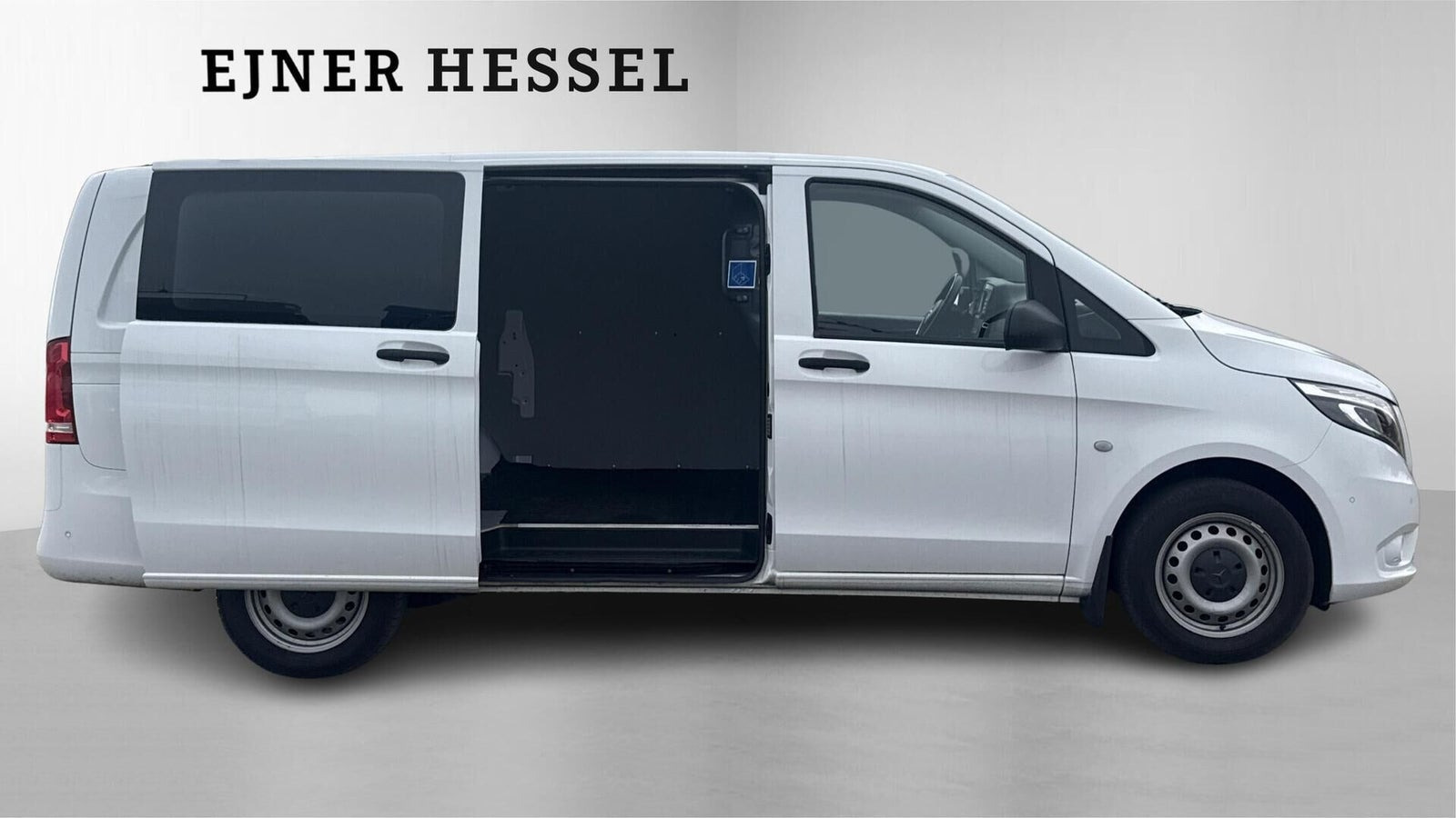 Hvid Mercedes Vito 114 fra 2022