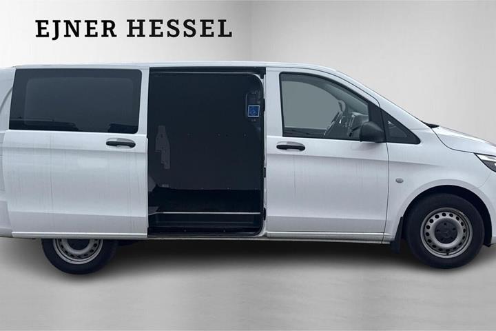 Hvid Mercedes Vito 114 fra 2022