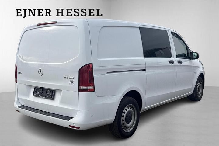 Hvid Mercedes Vito 114 fra 2022