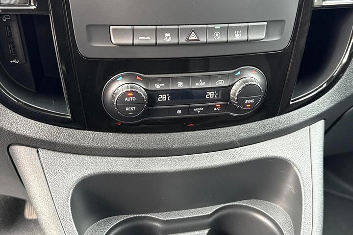 Hvid Mercedes Vito 114 fra 2022