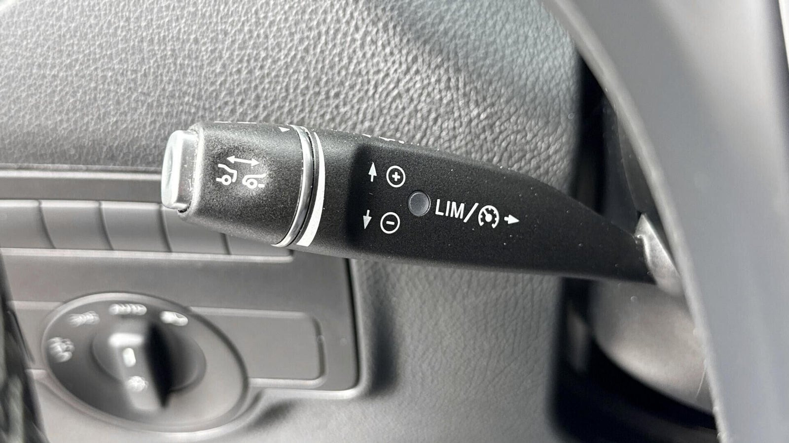Hvid Mercedes Vito 114 fra 2022