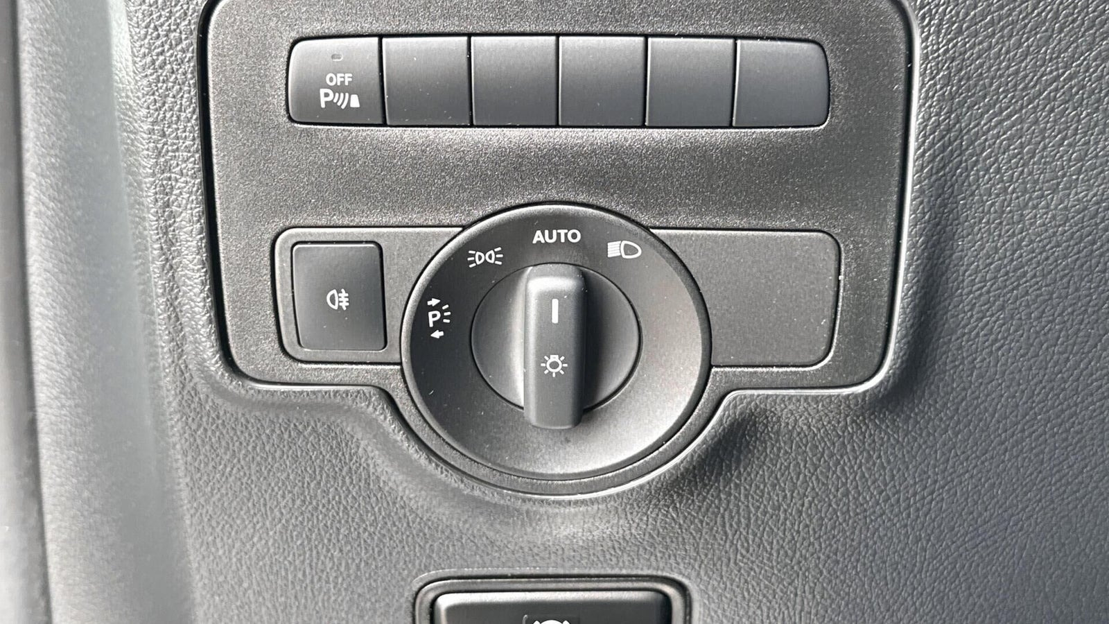 Hvid Mercedes Vito 114 fra 2022