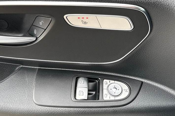 Hvid Mercedes Vito 114 fra 2022